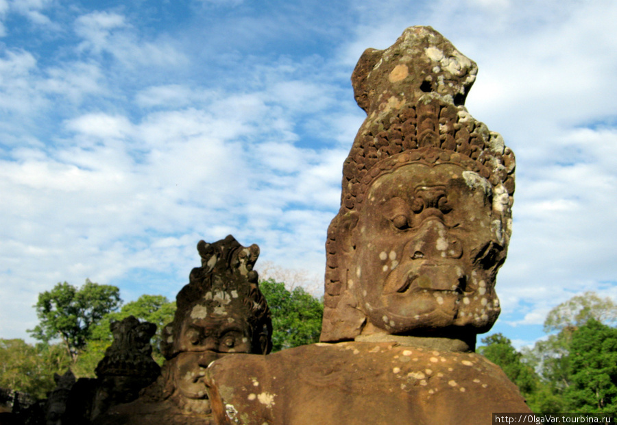 Асуры- демоны Ангкор (столица государства кхмеров), Камбоджа