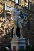 Площадь уставлена копиями известнейших скульптур.
Давид Микеланджело.