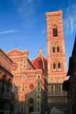 Кампанилла Джотто (Campanile di Giotto) и Santa Maria del Fiore (Duomo di Firenze). На заднем плане — cupola del Brunelleschi.