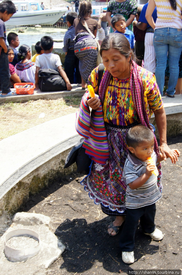 Настоящее крещение Сантьяго Атитлан, Гватемала