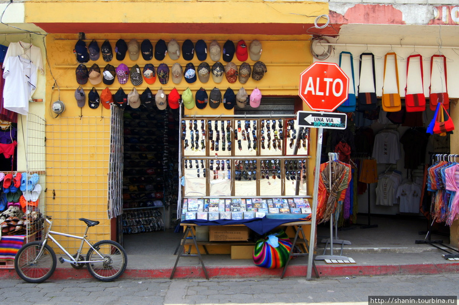 Сувенирный магазинчик Панахачель, Гватемала