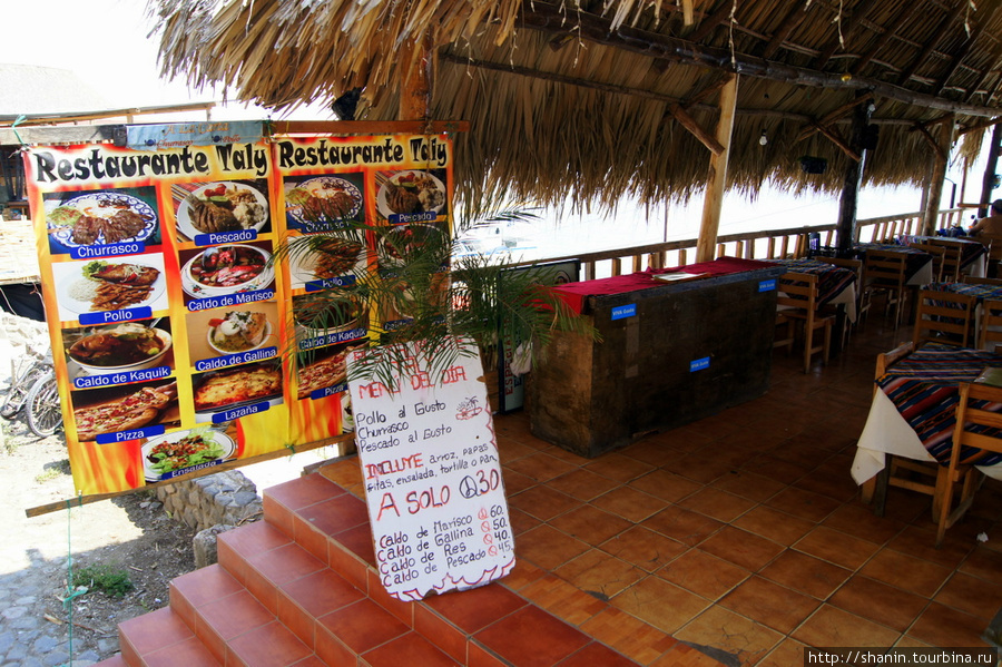 Ресторан на берегу озера Панахачель, Гватемала