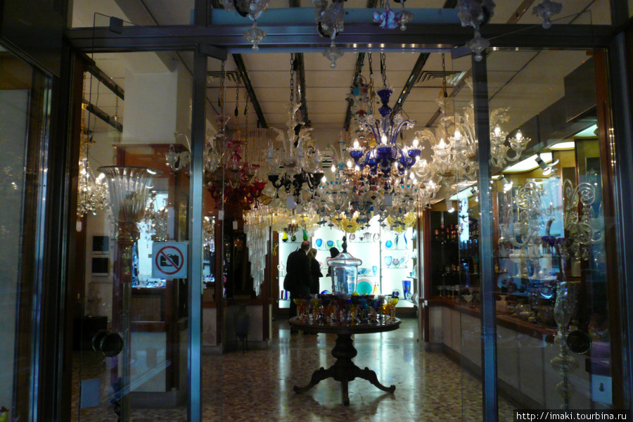 магазин светильников из муранского стекла Остров Мурано, Италия