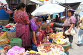 На рынке в Сололе в пятницу