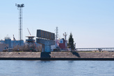 Корабли, заходящие в порт Санкт-Петербурга, встречает надпись «Ленинград»
