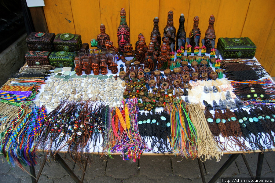 Сувениры для туристов Сан-Педро-ла-Лагуна, Гватемала