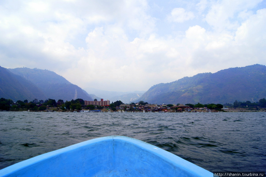 На озере Атитлан Сантьяго Атитлан, Гватемала