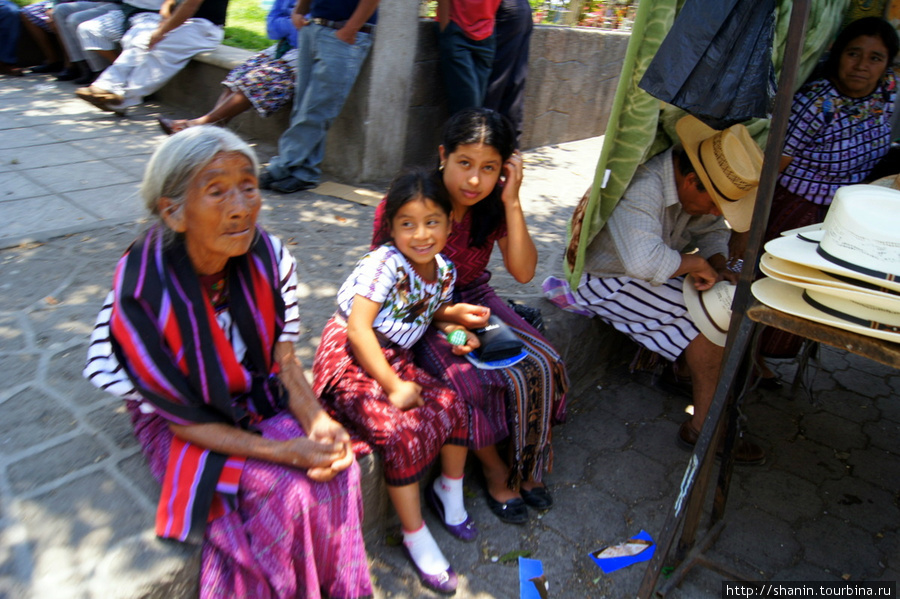 Воскресенье - базарный день Сантьяго Атитлан, Гватемала