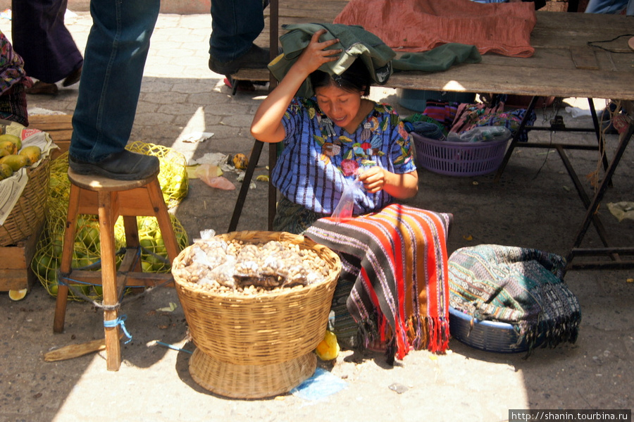 Воскресенье - базарный день Сантьяго Атитлан, Гватемала
