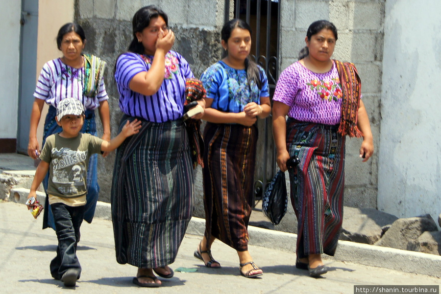 Народные гуляния в Сантьяго Атитлане Сантьяго Атитлан, Гватемала