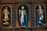 Статуи в церкви