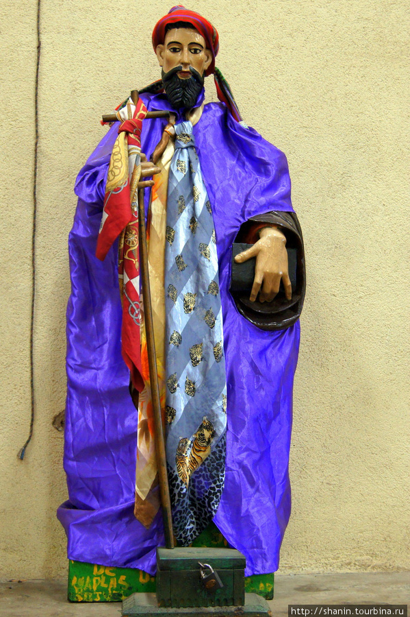 Статуя в церкви в Сантьяго Атитлан Сантьяго Атитлан, Гватемала