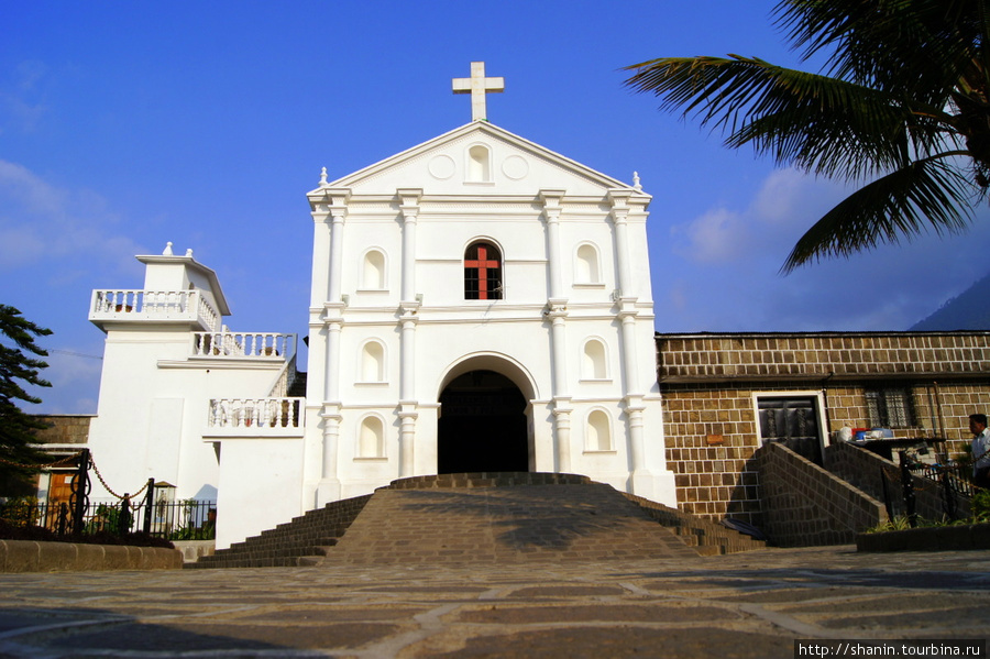 Церковь Святого Петра в Сан Педро Сан-Педро-ла-Лагуна, Гватемала