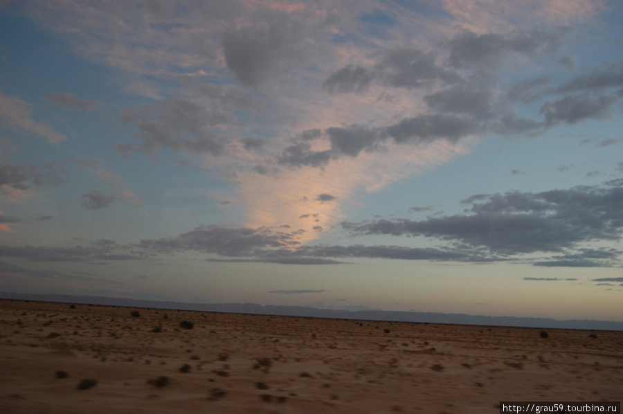Рассвет над соляной пустыней Шот-эль-Джерид Тунис
