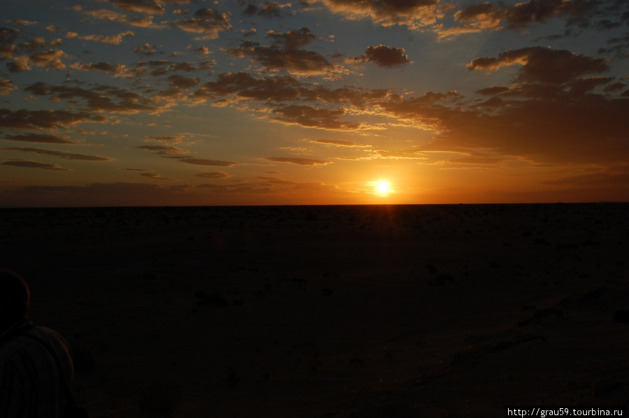 Рассвет над соляной пустыней Шот-эль-Джерид Тунис