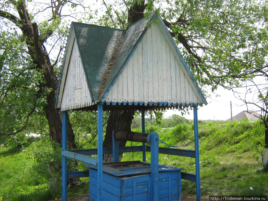 Колодец у трассы Каменная Яруга, Украина