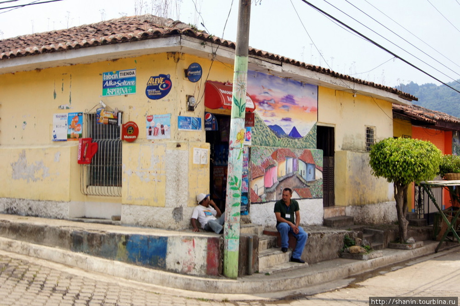Дом на углу в Апанеке Апанека, Сальвадор