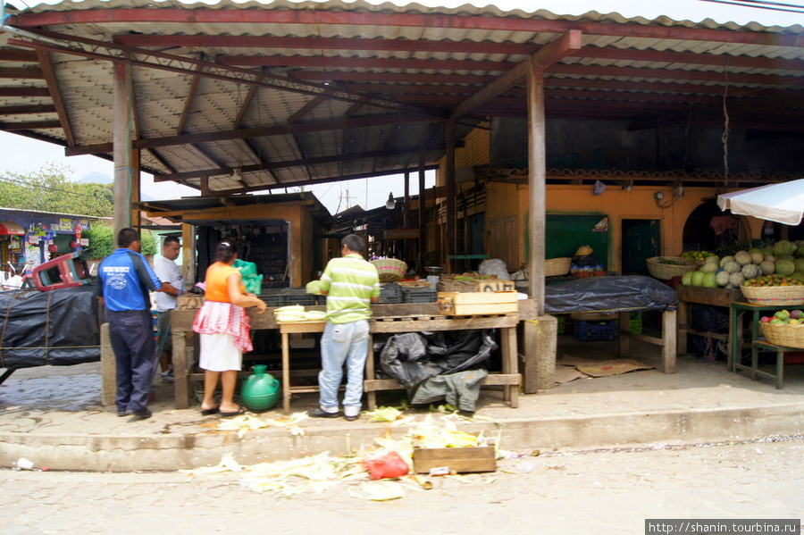 В Атако на рынке Концепсьон-де-Атако, Сальвадор