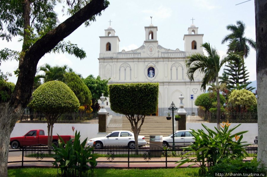 Плаза Конкордиа Ауачапан, Сальвадор