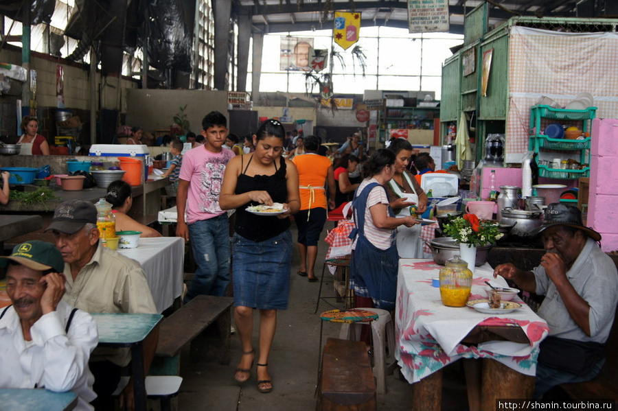 На рынке Ауачапан, Сальвадор