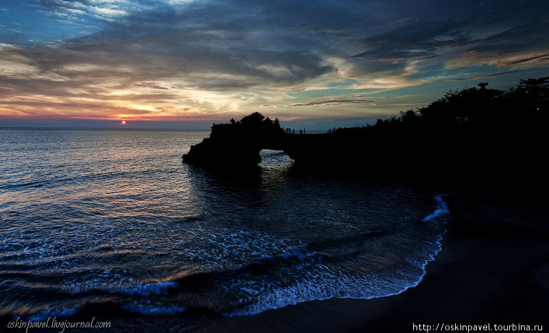 Когда ночь приходит, и солнце садится, в душе моей Танах-Лот, Индонезия