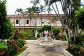 Внутренний двор муниципалитета — настоящий ботанический сад