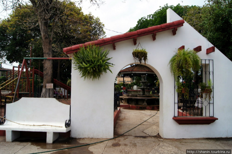Вход в парк Чалчуапа, Сальвадор