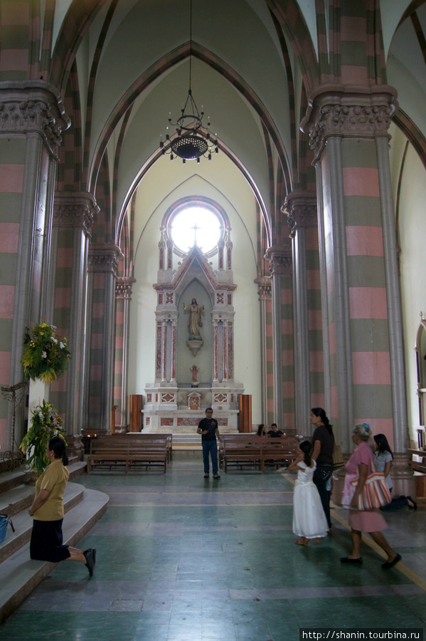 В кафедральном соборе Санта-Аны Санта-Ана, Сальвадор