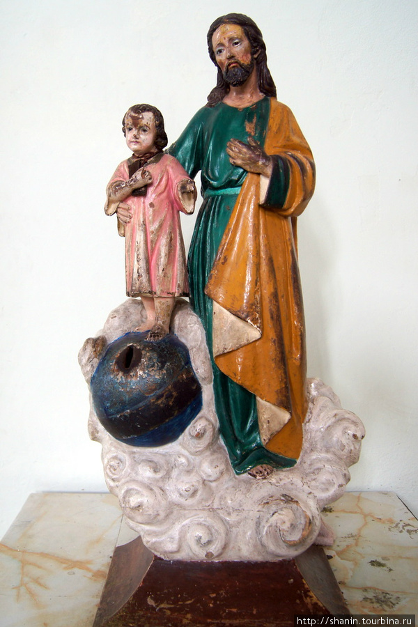 Статуя в соборе Санта-Ана, Сальвадор