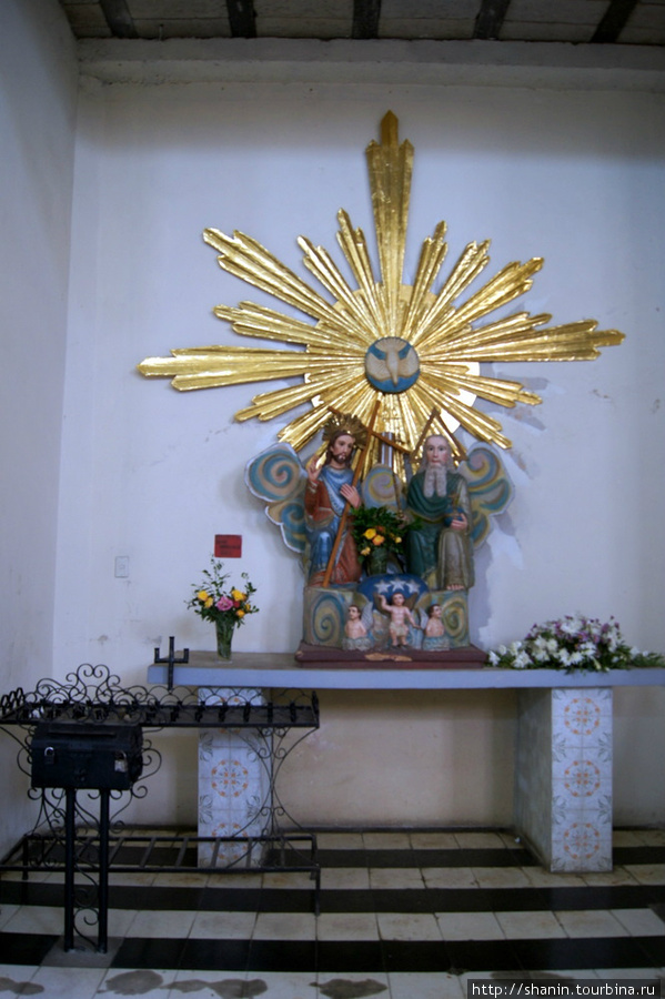 В церкви в Чалчуапе Чалчуапа, Сальвадор