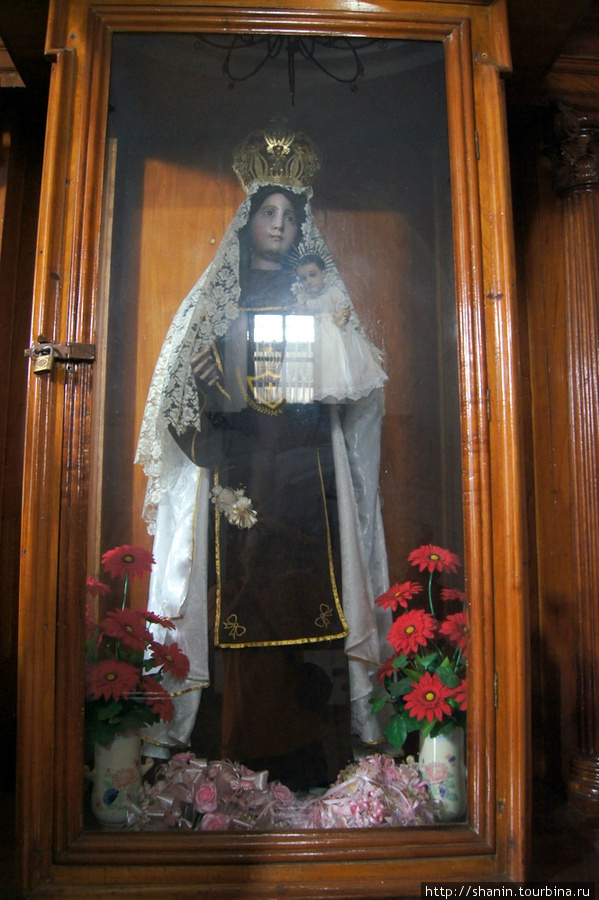 В церкви Святого Иакова Чалчуапа, Сальвадор