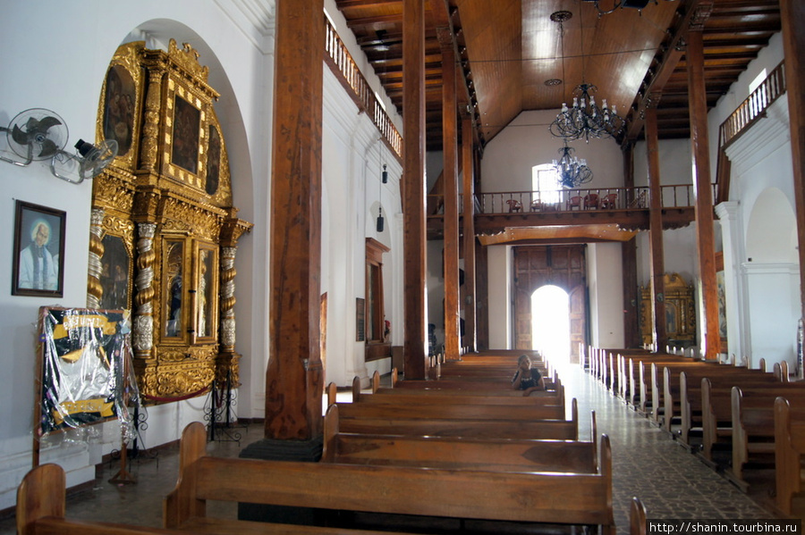 В церкви Святого Иакова Чалчуапа, Сальвадор