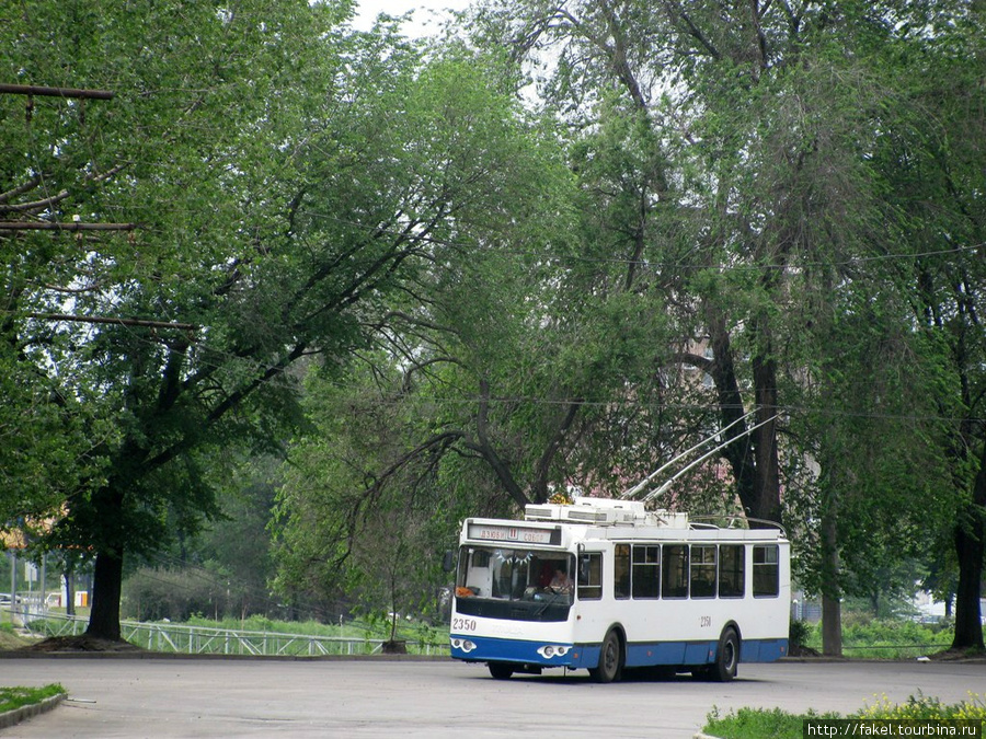 У подвесного моста(старого) Харьков, Украина