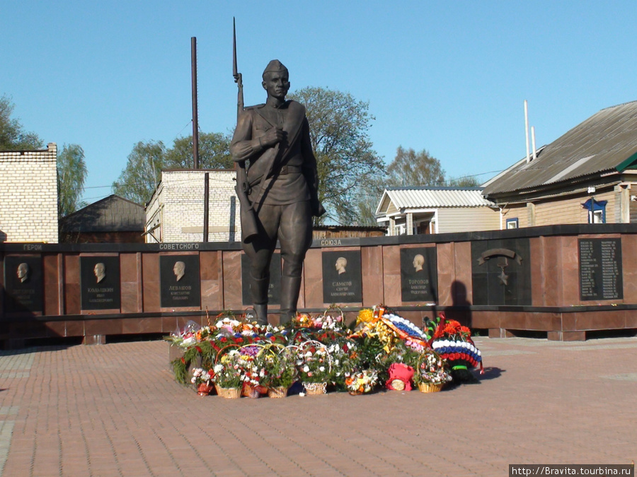 Памятник после 9 мая Мышкин, Россия