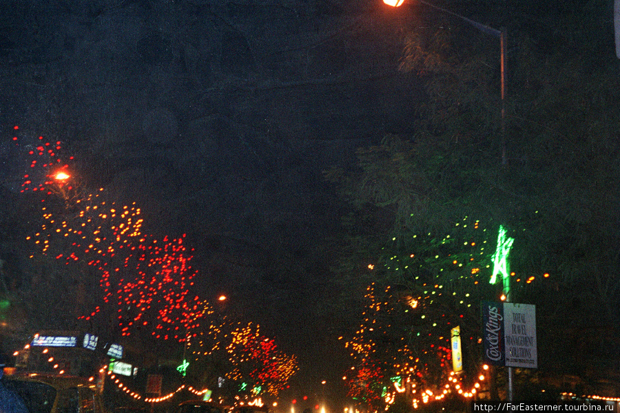 Ночная Парк стрит 31 декабря 2003 года была украшена иллюминацией Калькутта, Индия