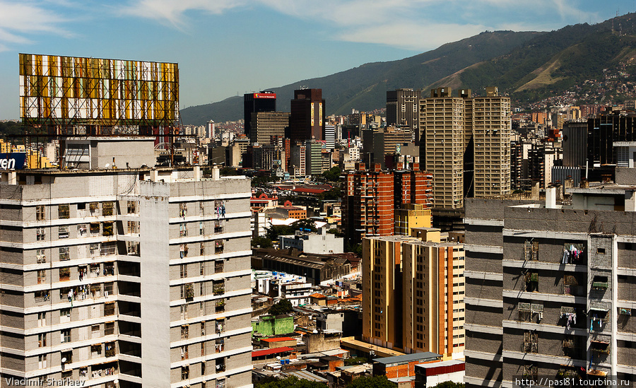Столица с высоты общественного транспорта. Каракас, Венесуэла