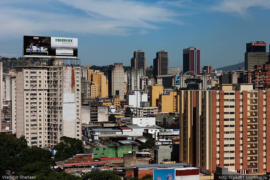 Столица с высоты общественного транспорта. Каракас, Венесуэла