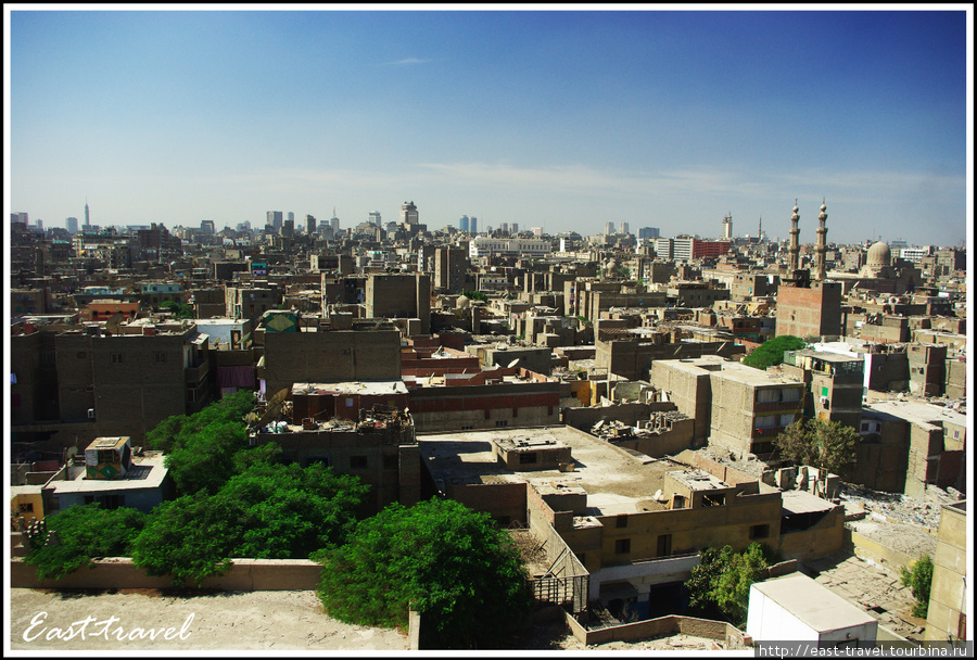 Исламский Каир и виднеющийся вдали Новый город Каир, Египет