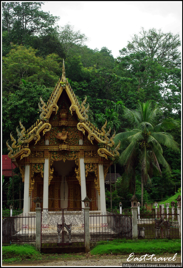 Храмовый комплекс у горы Чианг Дао Чиангмай, Таиланд