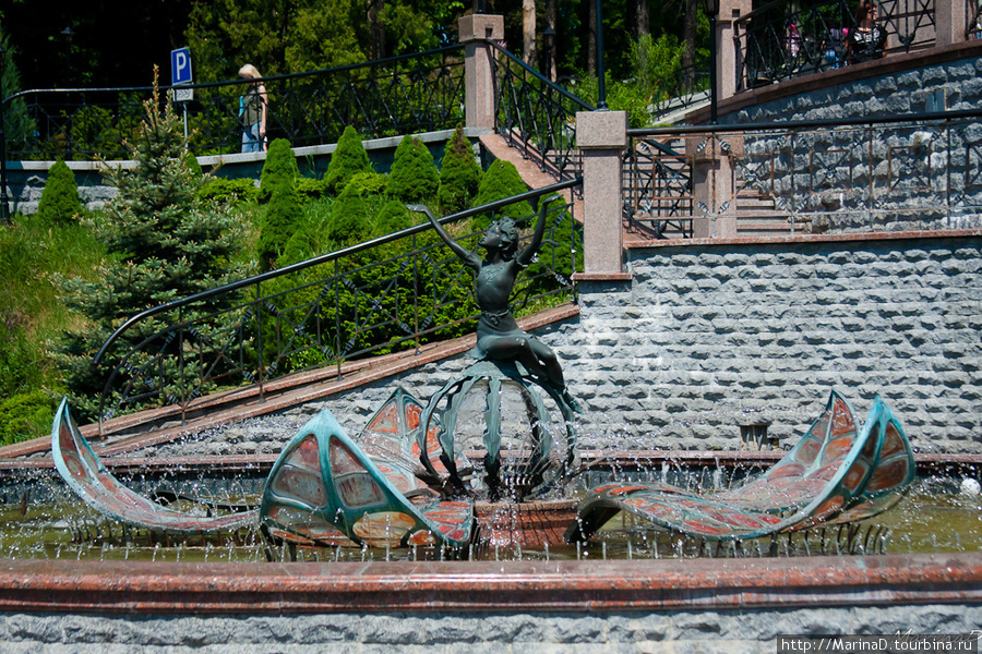 Музыкальный фонтан с Дюймовочкой Киев, Украина