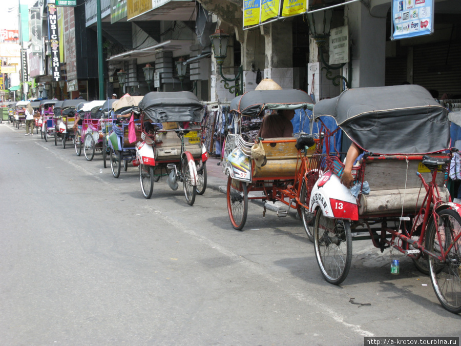 И очень много бесак — велорикш Джокьякарта, Индонезия