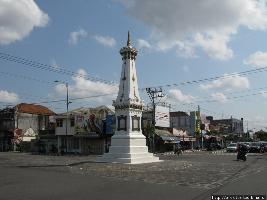Главный Тугу Монумент, символ города Джокьякарта, Индонезия