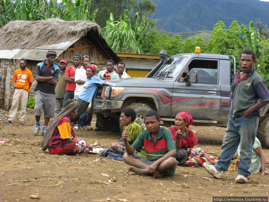 Машины тоже доезжают сюда — это скупщики кофе! Вабаг, Папуа-Новая Гвинея