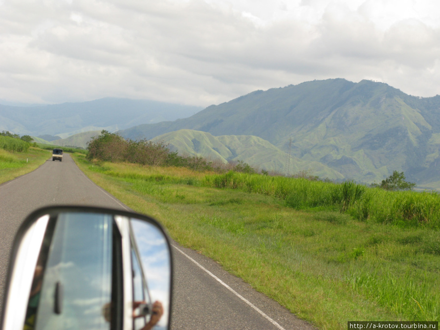 Автостоп очень хороший, все стопятся и пытаются утащить в гости Кайнанту, Папуа-Новая Гвинея