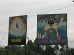 По трассе встречаются религиозные плакаты (это адвентисты)