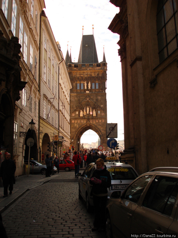 У входа на Карлов мост — 2007 Прага, Чехия