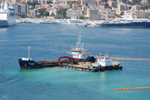 Измерение глубин порта производится регулярно. Дноуглубительные работы в порту.