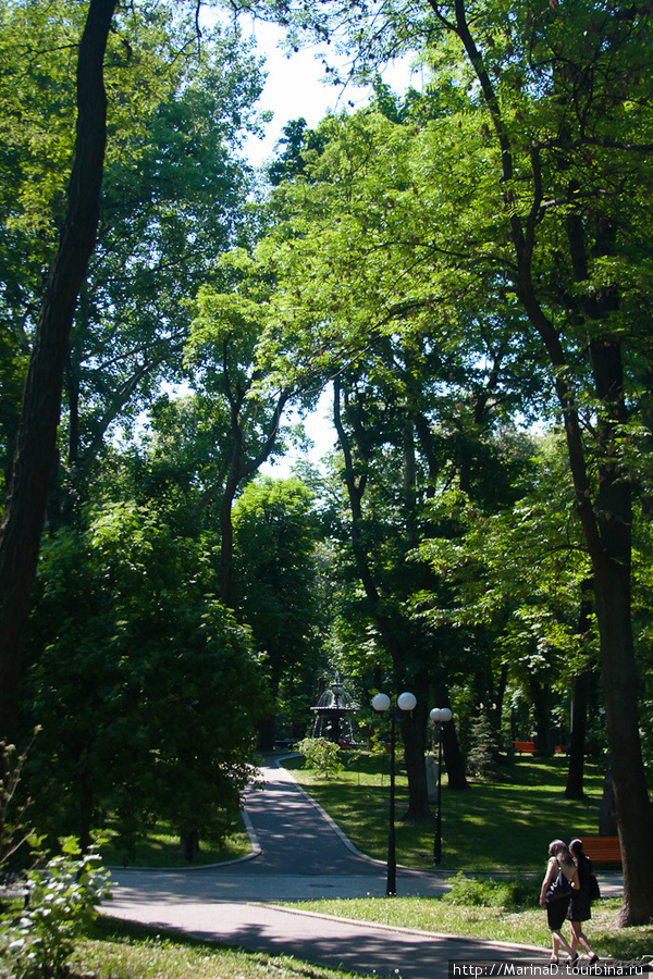 Мариинский и Городской парки Киев, Украина