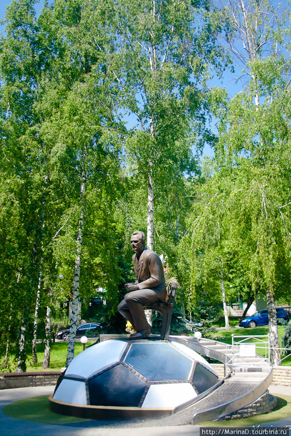 Памятник  Лобановскому Киев, Украина