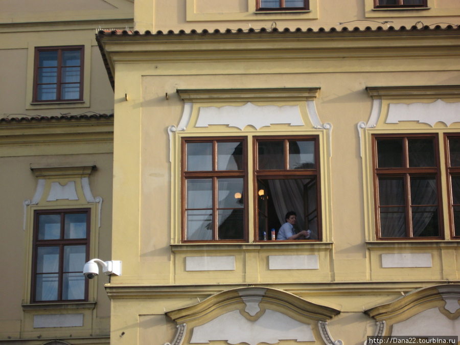 Весна. Пора мыть окна :) 2007г. Прага, Чехия
